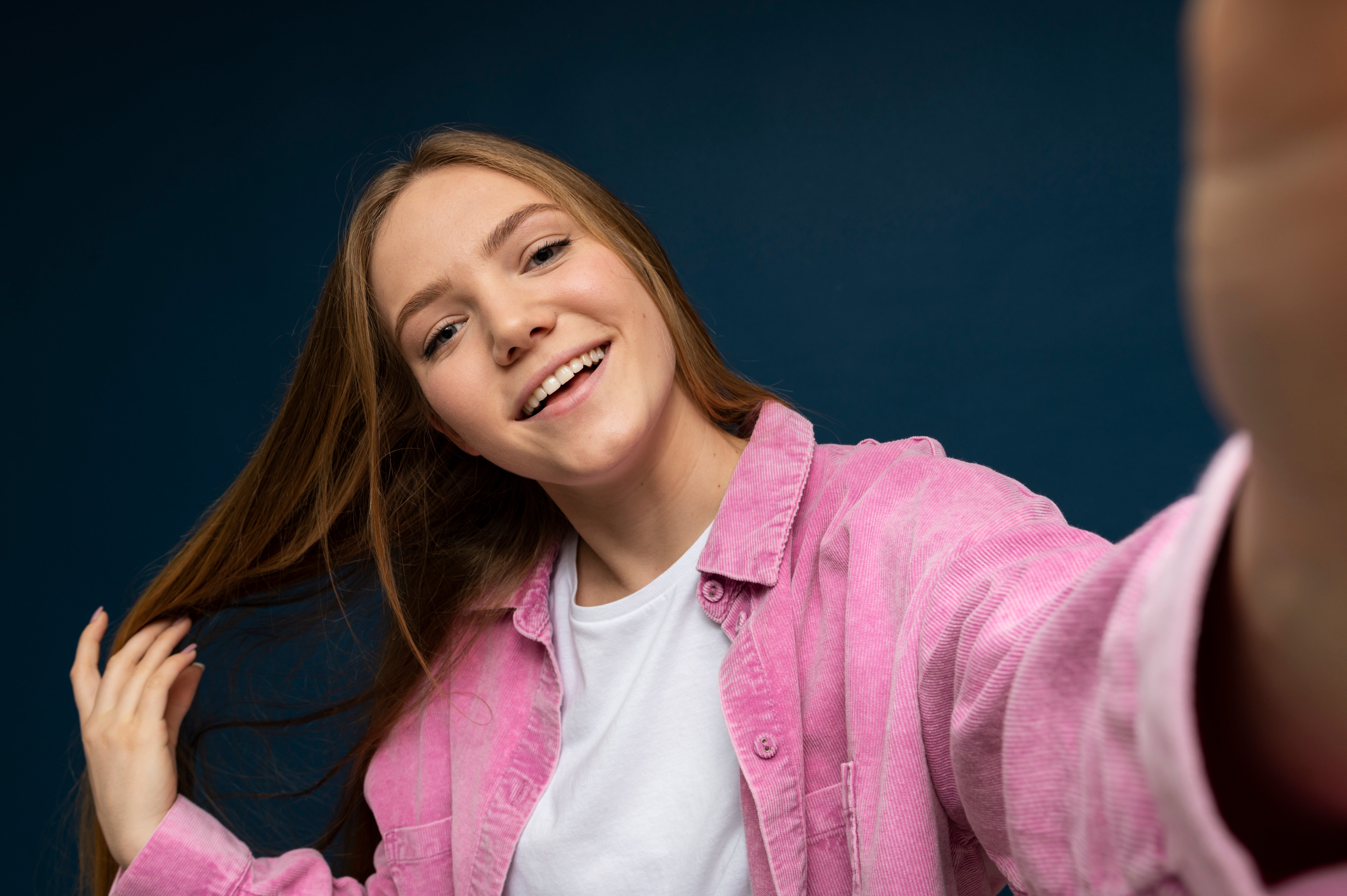 files/young-girl-taking-selfie_1.jpg